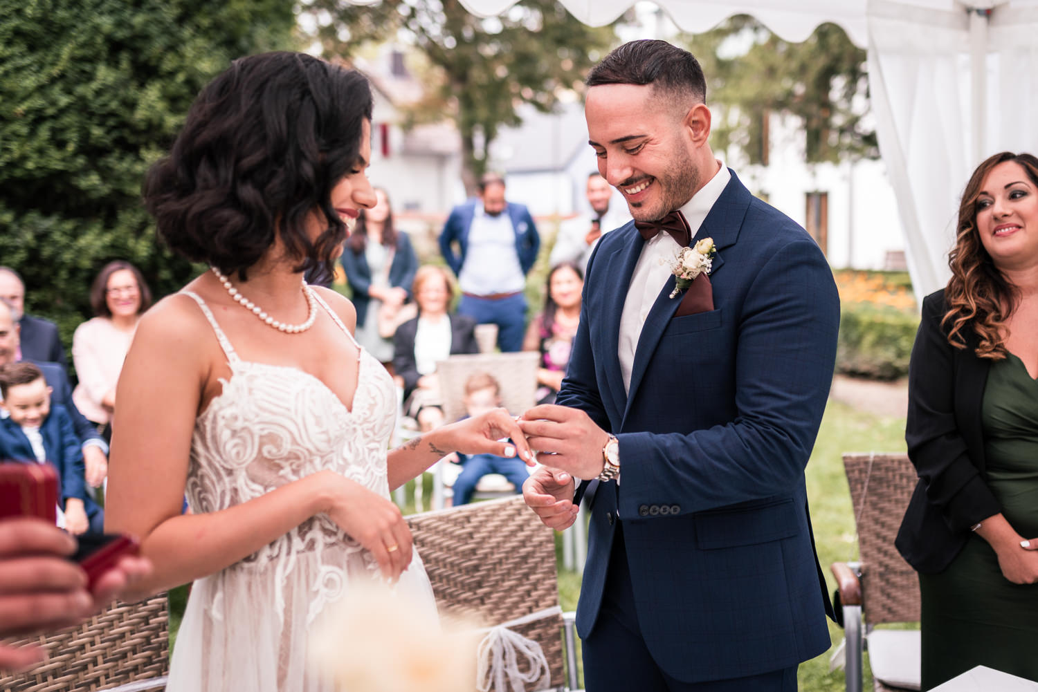 Standesamtliche Hochzeit im Garten - Hochzeitsfotograf Hattersheim am Main - Hochzeitsfotograf Hattersheim