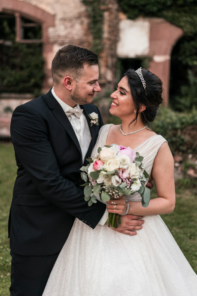 Hochzeit Gut Nettehammer - Brautpaarfotos - Hochzeitsfotograf Koblenz - Hochzeitsreportage